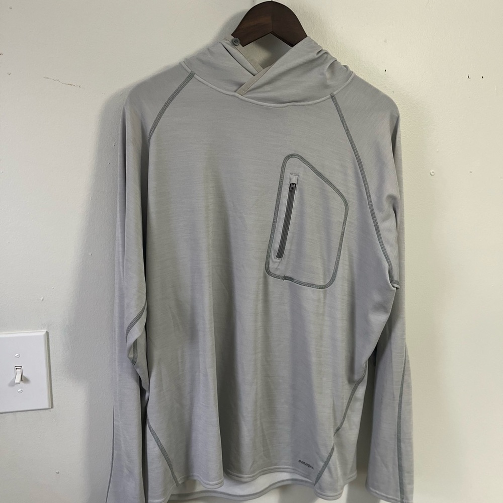 Patagonia light weight hoodie white/grey large